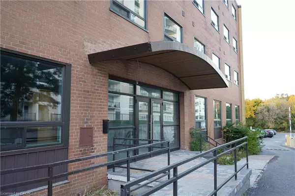 Kitchener, ON N2G 1G1,824 King Street W