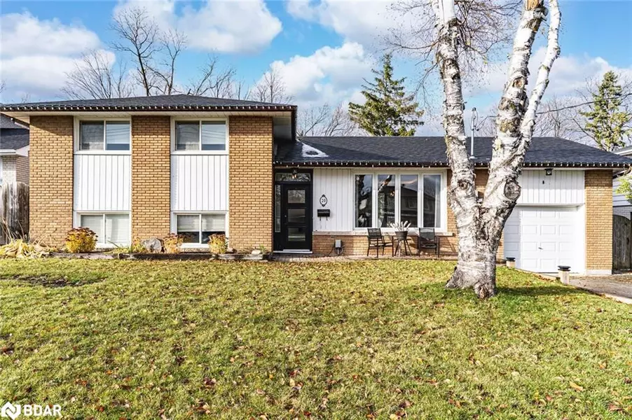 20 Ottaway Avenue #Upper, Barrie, ON L4M 2W7