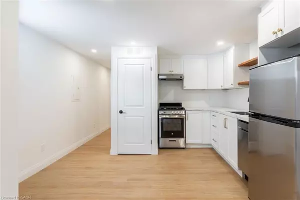 Hamilton, ON L8R 1J5,113 Catharine Street N #4