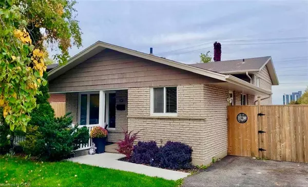 34 Dunsmere Court, Kitchener, ON N2E 1V4