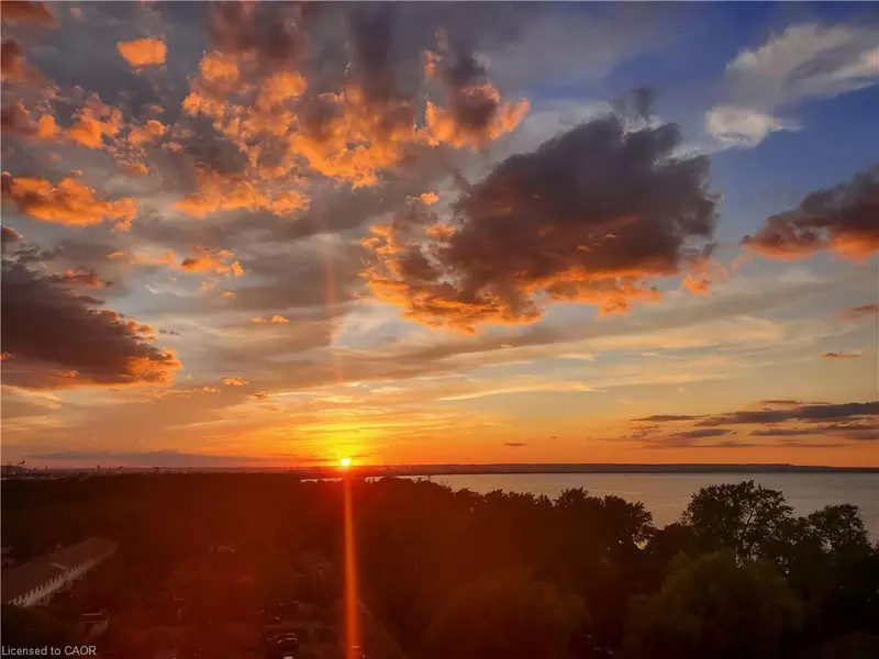 301 Frances Avenue #704, Stoney Creek, ON L8E 3W6