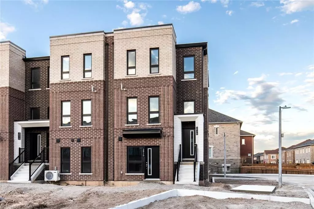 Waterdown, ON L0R 2H7,70 Kenesky Drive #39