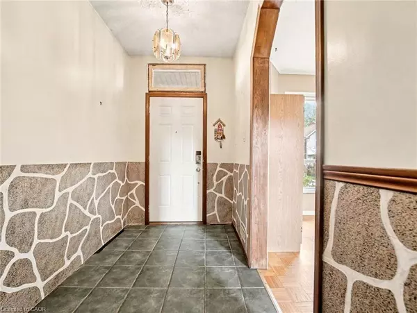 Hamilton, ON L8L 5M7,23 Oak Avenue