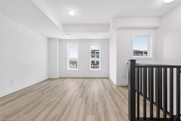 Waterdown, ON L0R 2H7,70 Kenesky Drive #37