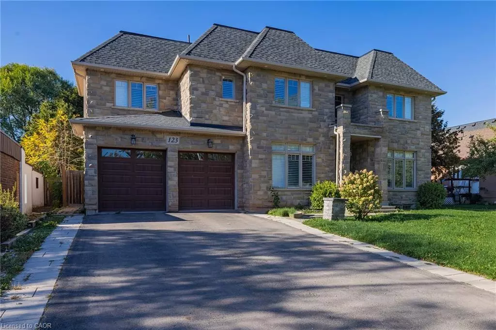 Oakville, ON L6H 1K6,123 Mayfield Drive