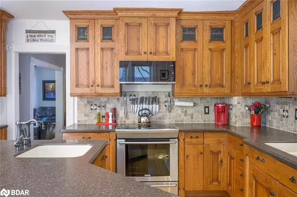 Barrie, ON L4N 1Z3,17 Frances Street N