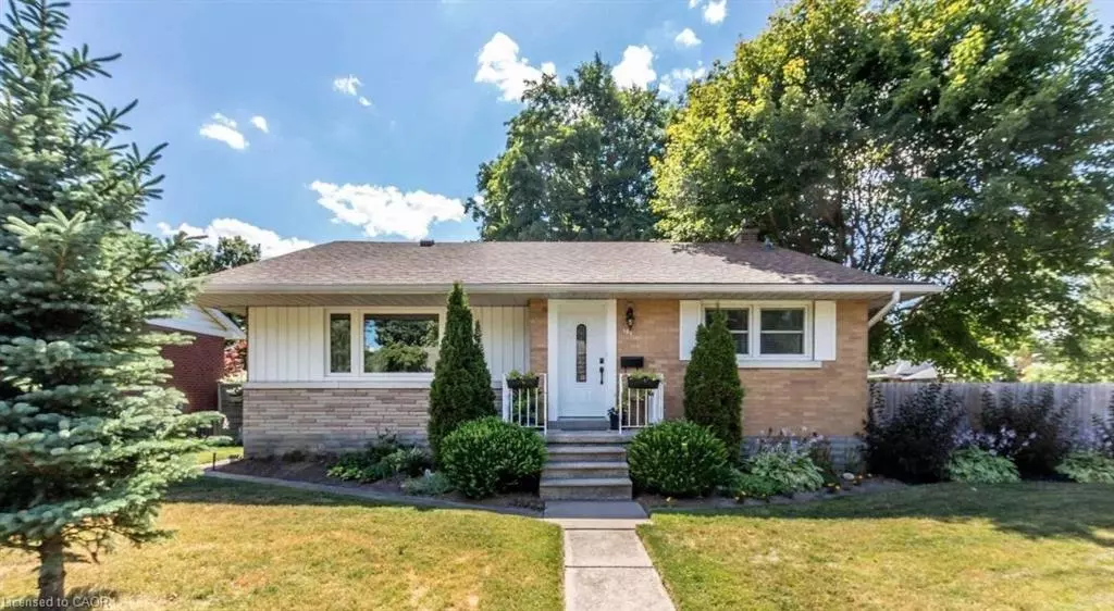 107 Ellis Crescent S, Waterloo, ON N2J 2C1