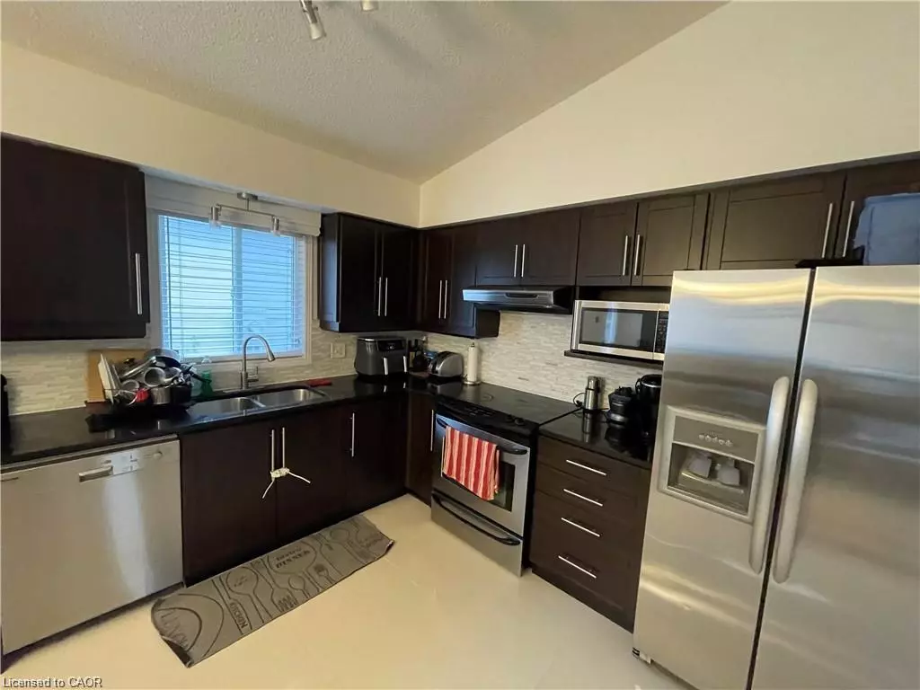 London, ON N5W 6G5,91 Loggers Grove