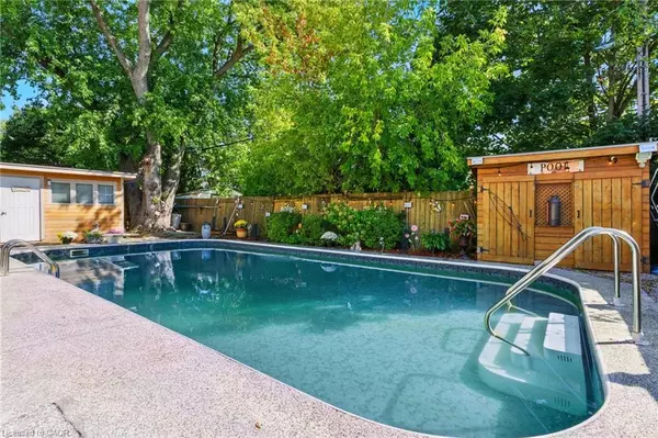 Burlington, ON L7L 1N7,5372 Spruce Avenue
