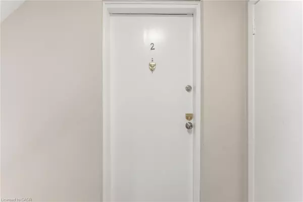 Oakville, ON L6L 1T4,2312 Hixon Street #2