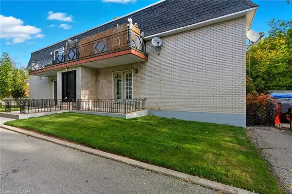 Oakville, ON L6L 1T4,2312 Hixon Street #2