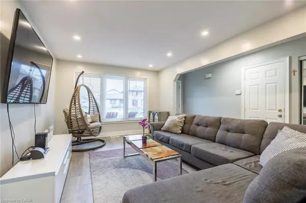 Stoney Creek, ON L8J 2E6,5 Twinoaks Crescent