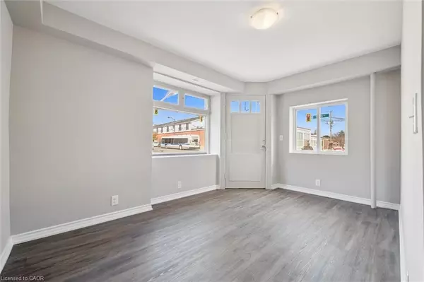 Cambridge, ON N3H 3P3,906 King Street E #1A