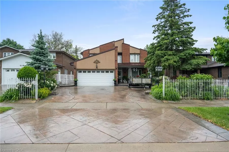 2545 Pollard Drive, Mississauga, ON L5C 3G9