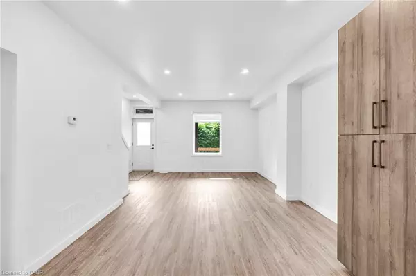 Hamilton, ON L8K 2T2,103 Kenilworth Avenue S