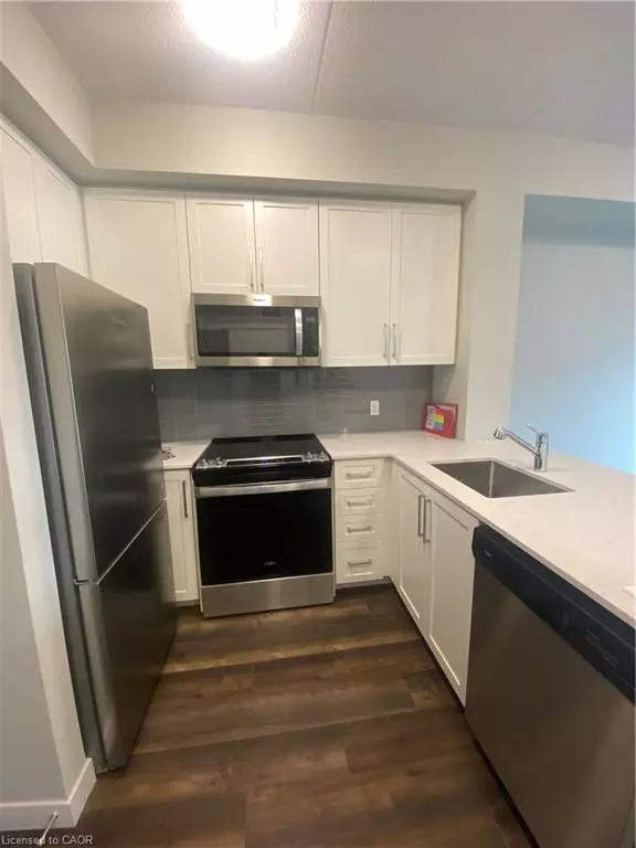 Hamilton, ON L8P 0C6,15 Queen Street S #913