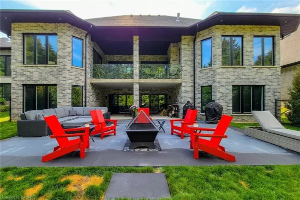 Ancaster, ON L0R 1R0,11 Black Willow Court