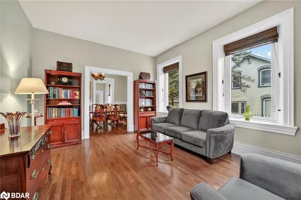 Paris, ON N3L 2Z1,72 Banfield Street