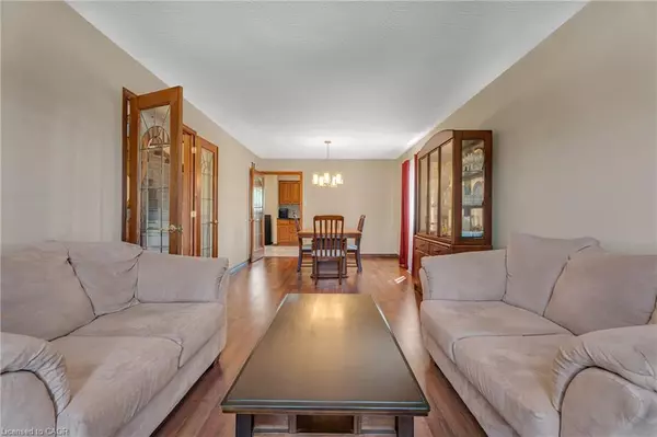 Stoney Creek, ON L8G 4Y5,2 Vinehill Drive