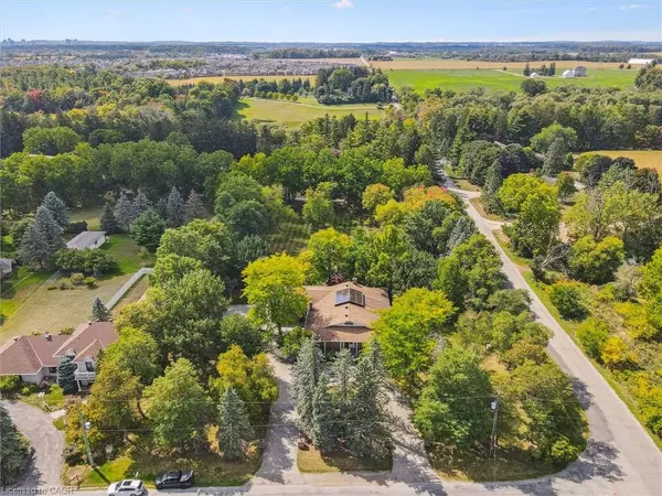 35 Charing Cross, Waterloo, ON N2J 4G8