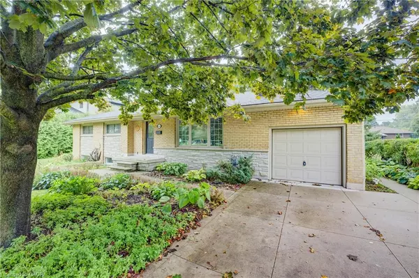 Ancaster, ON L9G 3B4,646 Iroquois Avenue