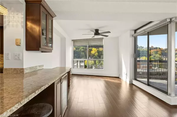 Hamilton, ON L8N 3X3,150 Charlton Avenue E #1808