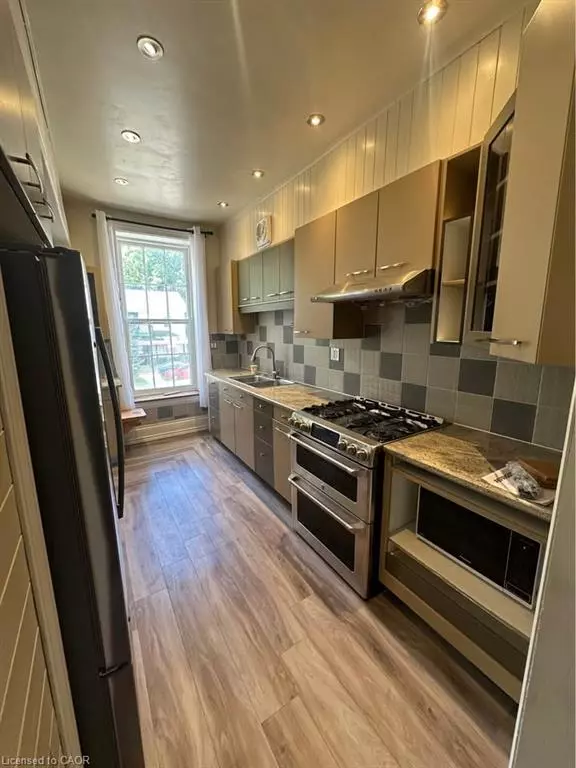 36 Dumfries Street #Upper, Paris, ON N3L 2C8