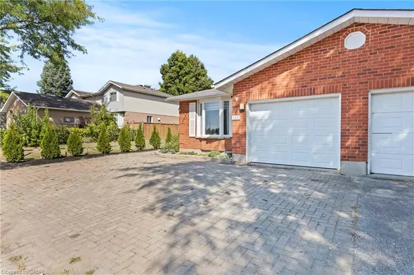 Paris, ON N3L 3C6,15 Oak Avenue #a
