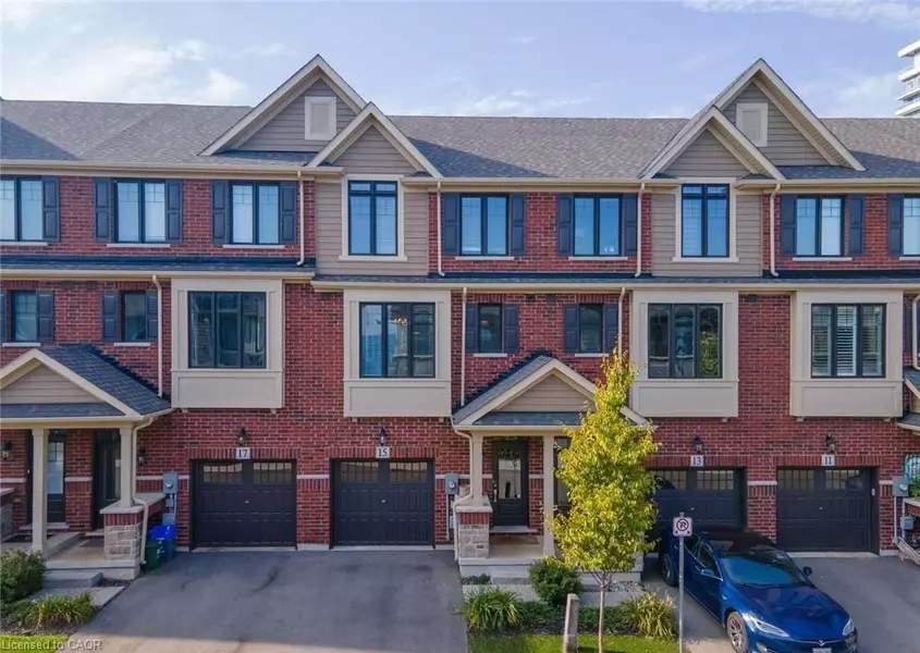 15 Pierre Trudeau Lane, Grimsby, ON L3M 0H4