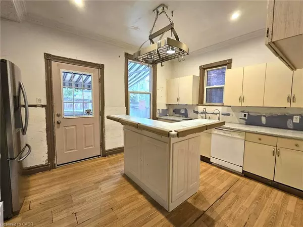 Hamilton, ON L8L 6H1,35 Fairleigh Avenue N