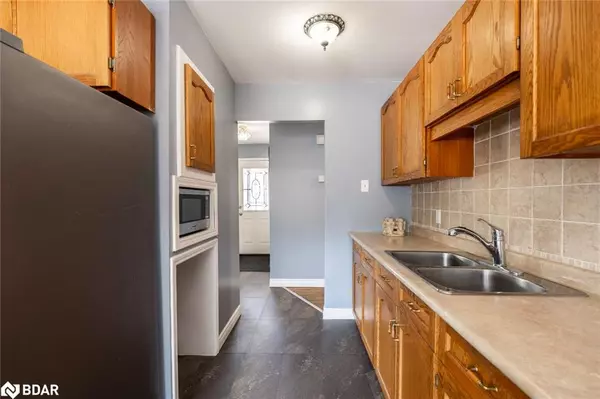 Essa, ON L0M 1B0,35 Ashburton Crescent