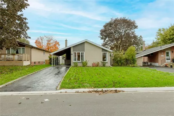 856 Chapleau Drive, Pickering, ON L1W 1P4