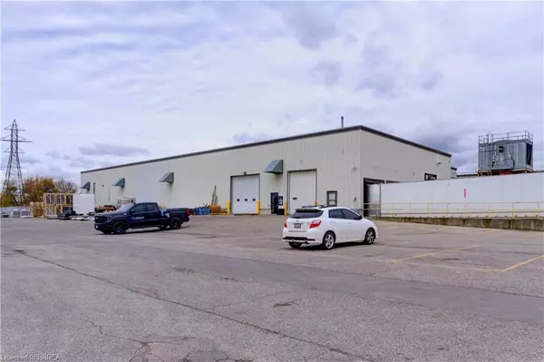 Brantford, ON N3S 7W3,75 Plant Farm Boulevard #5