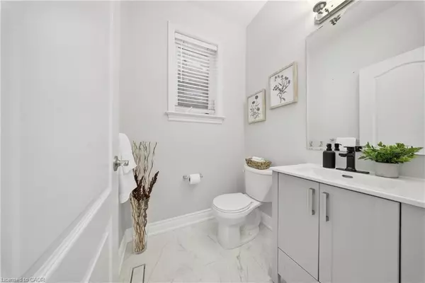 Hamilton, ON L9B 0G2,8 Summerberry Way