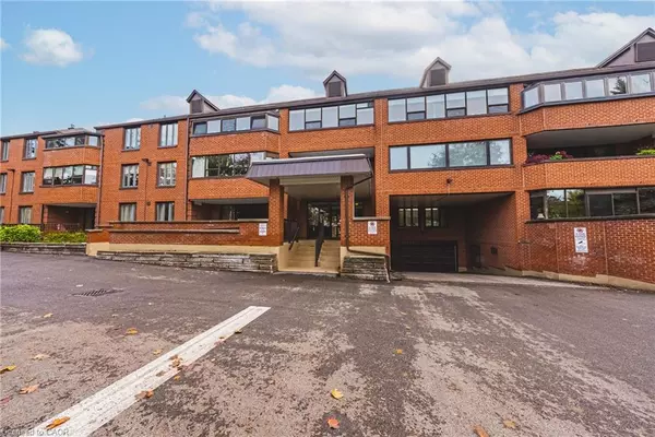 Ancaster, ON L8R 1E2,150 Wilson Street W #215