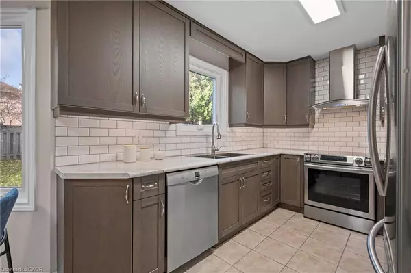 Cambridge, ON N1T 1L2,43 Robson Avenue