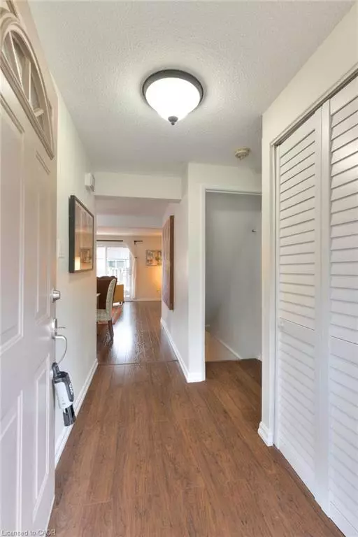 Cambridge, ON N1R 6V8,215 Glamis Road #27