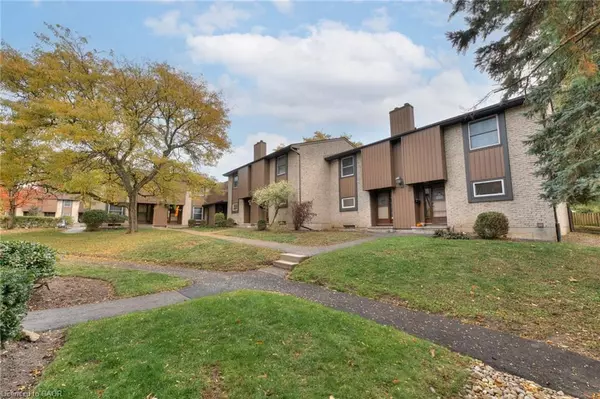 Cambridge, ON N1R 6V8,215 Glamis Road #27