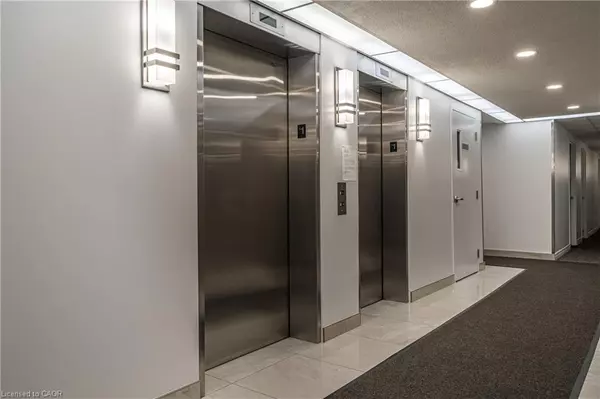 Burlington, ON L7M 4T6,3497 Upper Middle Road #305