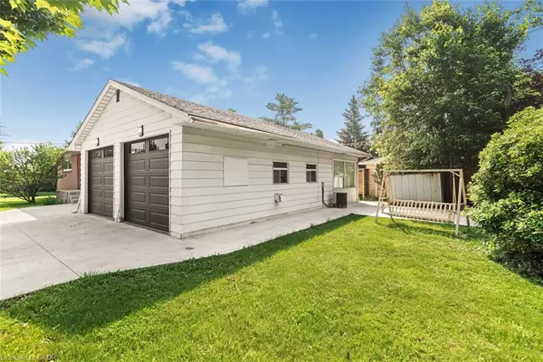 Burlington, ON L7P 1J2,2278 Mount Forest Drive