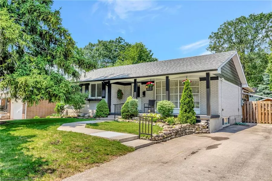 5227 Mulberry Drive, Burlington, ON L7L 3P6