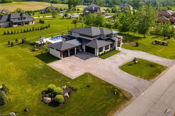 Dundas, ON L9H 7R5,6 Shakespeare Road