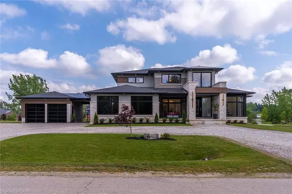 Dundas, ON L9H 7R5,6 Shakespeare Road