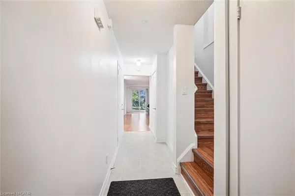 Waterloo, ON N2J 4H6,301 Bluevale Street N #E