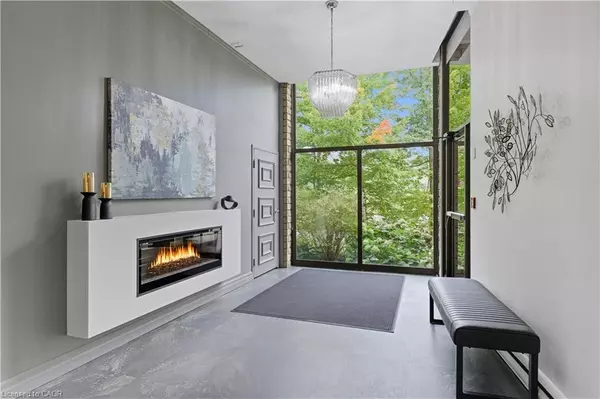 Cambridge, ON N1S 4S8,20 Berkley Road #702