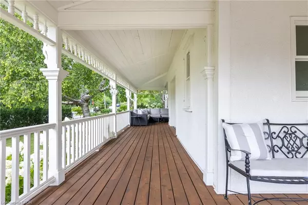 Oakville, ON L6J 1B5,212 King Street