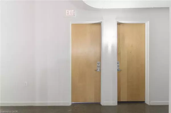 Hamilton, ON L8P 4Z6,66 Bay Street S #PH10