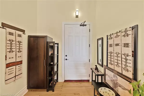 Hamilton, ON L8N 4J5,200 Stinson Street #304