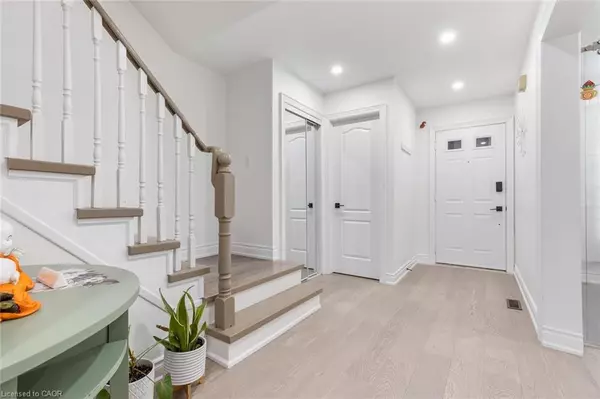 Oakville, ON L6H 5L4,1118 Avondale Drive