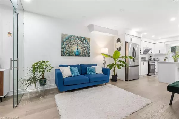 Oakville, ON L6H 5L4,1118 Avondale Drive